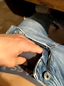 Snapshot of Kevoon991 chatting on 4, 3, 2025 Kevoon991 online show from 4, 3, 2025