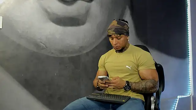 Snapshot of bradley_smith chatting on 21, 1, 2025 bradley smith online show from 21, 1, 2025