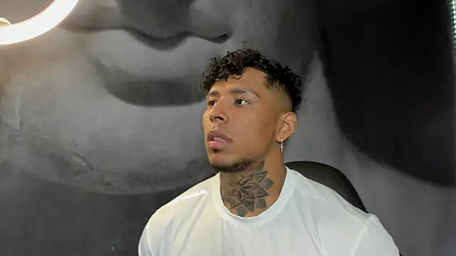 Snapshot of bradley_smith chatting on 26, 1, 2025 bradley smith online show from 26, 1, 2025