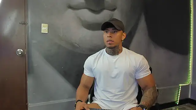 Snapshot of bradley_smith chatting on 29, 1, 2025 bradley smith online show from 29, 1, 2025