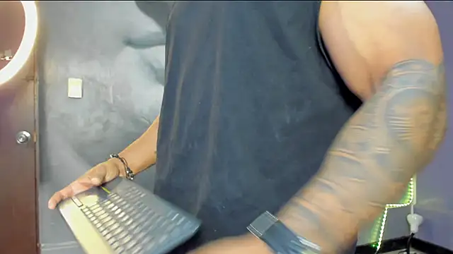 Snapshot of bradley_smith chatting on 3, 2, 2025 bradley smith online show from 3, 2, 2025