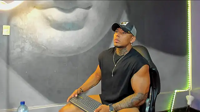 Snapshot of bradley_smith chatting on 3, 2, 2025 bradley smith online show from 3, 2, 2025