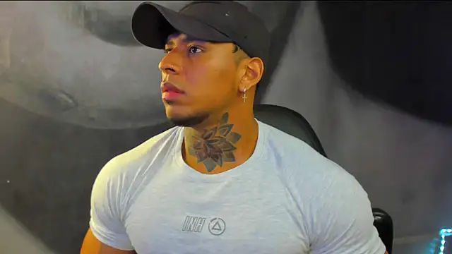 Snapshot of bradley_smith chatting on 4, 2, 2025 bradley smith online show from 4, 2, 2025