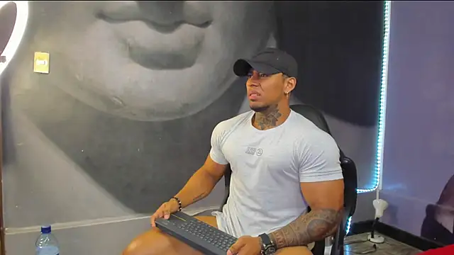 Snapshot of bradley_smith chatting on 4, 2, 2025 bradley smith online show from 4, 2, 2025