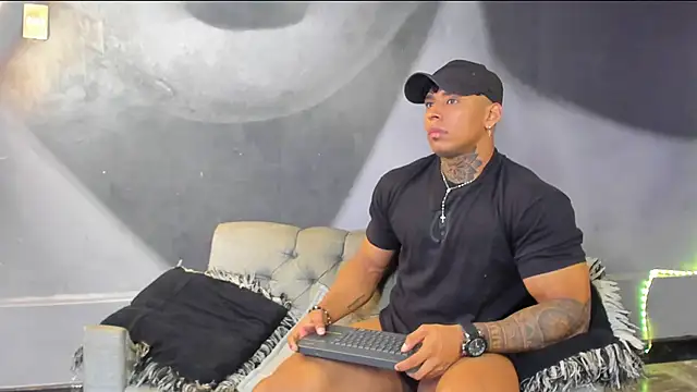 Snapshot of bradley_smith chatting on 8, 2, 2025 bradley smith online show from 8, 2, 2025