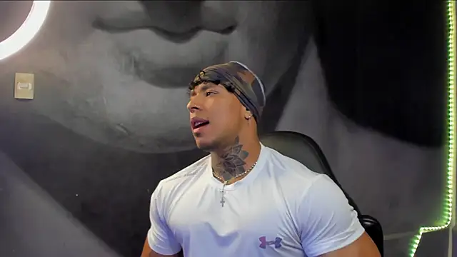 Snapshot of bradley_smith chatting on 14, 2, 2025 bradley smith online show from 14, 2, 2025