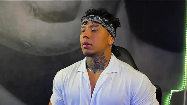 Snapshot of bradley_smith chatting on 16, 2, 2025 bradley smith online show from 16, 2, 2025