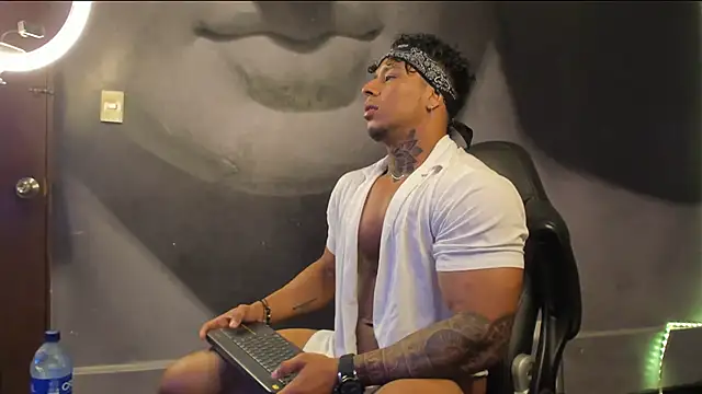 Snapshot of bradley_smith chatting on 16, 2, 2025 bradley smith online show from 16, 2, 2025