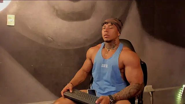 Snapshot of bradley_smith chatting on 17, 2, 2025 bradley smith online show from 17, 2, 2025