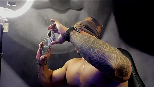 Snapshot of bradley_smith chatting on 20, 2, 2025 bradley smith online show from 20, 2, 2025