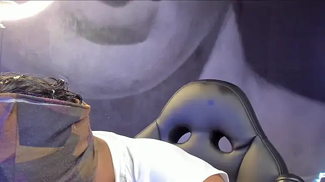 Snapshot of bradley_smith chatting on 21, 2, 2025 bradley smith online show from 21, 2, 2025