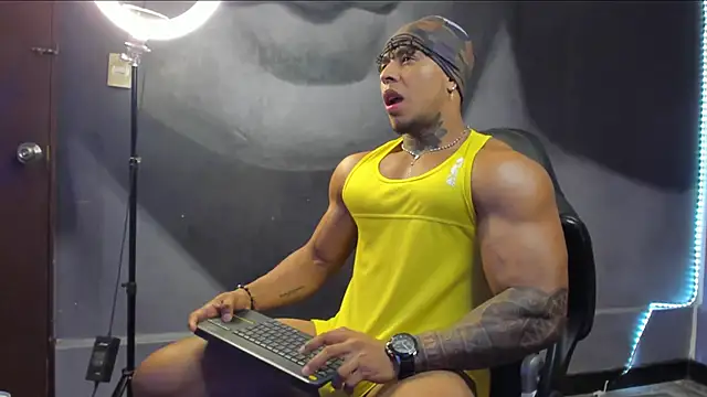 Snapshot of bradley_smith chatting on 22, 2, 2025 bradley smith online show from 22, 2, 2025