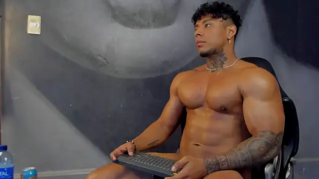 Snapshot of bradley_smith chatting on 7, 3, 2025 bradley smith online show from 7, 3, 2025