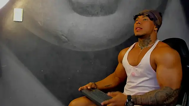 Snapshot of bradley_smith chatting on 10, 3, 2025 bradley smith online show from 10, 3, 2025