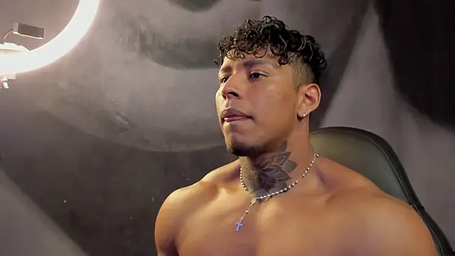 Snapshot of bradley_smith chatting on 12, 3, 2025 bradley smith online show from 12, 3, 2025