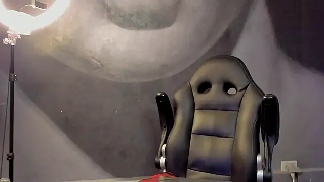 Snapshot of bradley_smith chatting on 12, 3, 2025 bradley smith online show from 12, 3, 2025