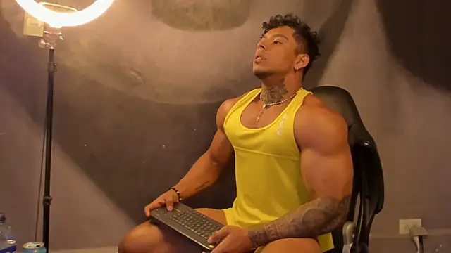 Snapshot of bradley_smith chatting on 14, 3, 2025 bradley smith online show from 14, 3, 2025