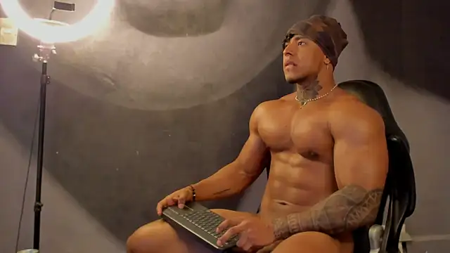 Snapshot of bradley_smith chatting on 16, 3, 2025 bradley smith online show from 16, 3, 2025