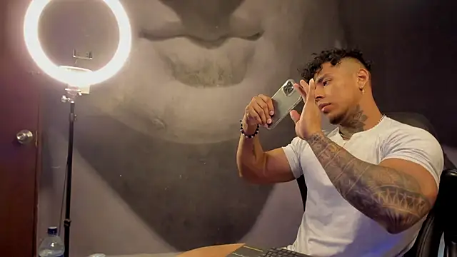 Snapshot of bradley_smith chatting on 18, 3, 2025 bradley smith online show from 18, 3, 2025