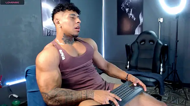 Snapshot of bradley_smith chatting on 10, 9, 2025 bradley smith online show from 10, 9, 2025