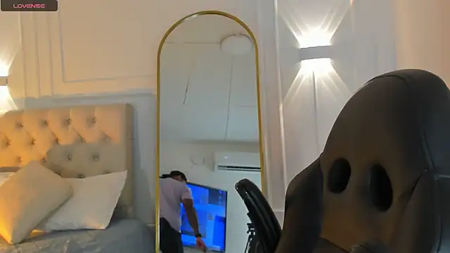 Snapshot of bradley_smith chatting on 22, 9, 2025 bradley smith online show from 22, 9, 2025