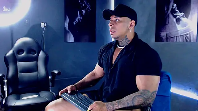 Snapshot of bradley_smith chatting on 12, 10, 2025 bradley smith online show from 12, 10, 2025