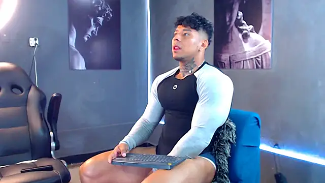 Snapshot of bradley_smith chatting on 13, 10, 2025 bradley smith online show from 13, 10, 2025