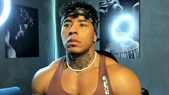 Snapshot of bradley_smith chatting on 24, 10, 2025 bradley smith online show from 24, 10, 2025