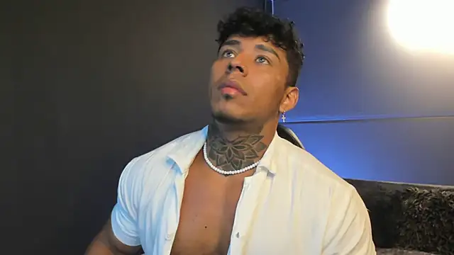 Snapshot of bradley_smith chatting on 26, 10, 2025 bradley smith online show from 26, 10, 2025