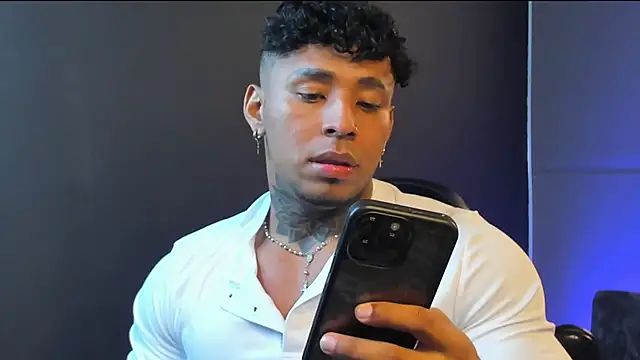 Snapshot of bradley_smith chatting on 29, 10, 2025 bradley smith online show from 29, 10, 2025