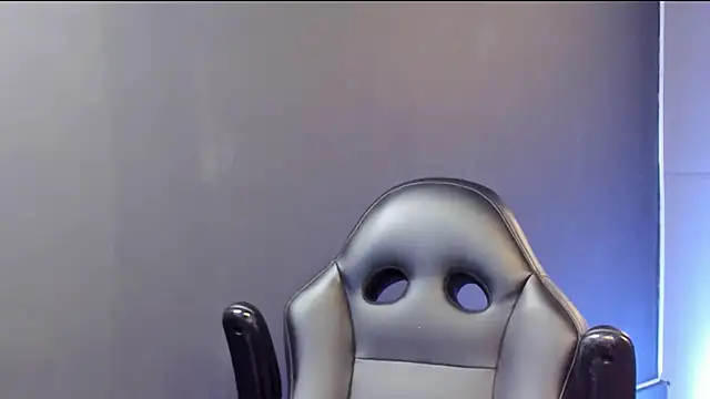 Snapshot of bradley_smith chatting on 1, 11, 2025 bradley smith online show from 1, 11, 2025