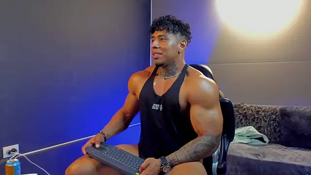 Snapshot of bradley_smith chatting on 5, 11, 2025 bradley smith online show from 5, 11, 2025