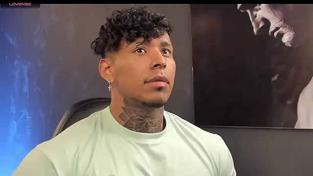 Snapshot of bradley_smith chatting on 19, 11, 2025 bradley smith online show from 19, 11, 2025