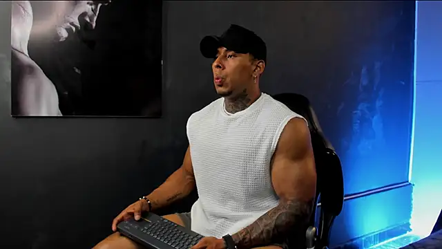 Snapshot of bradley_smith chatting on 23, 11, 2025 bradley smith online show from 23, 11, 2025