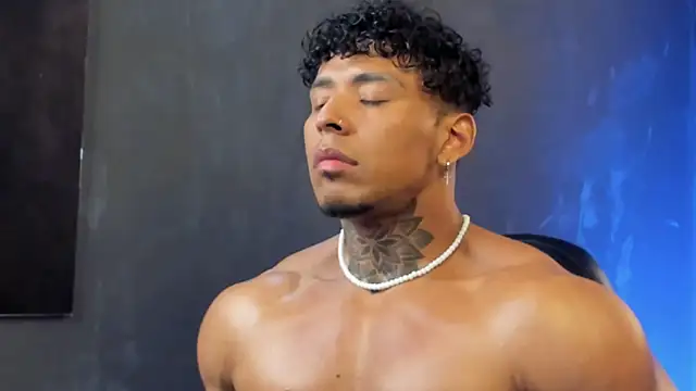 Snapshot of bradley_smith chatting on 26, 11, 2025 bradley smith online show from 26, 11, 2025