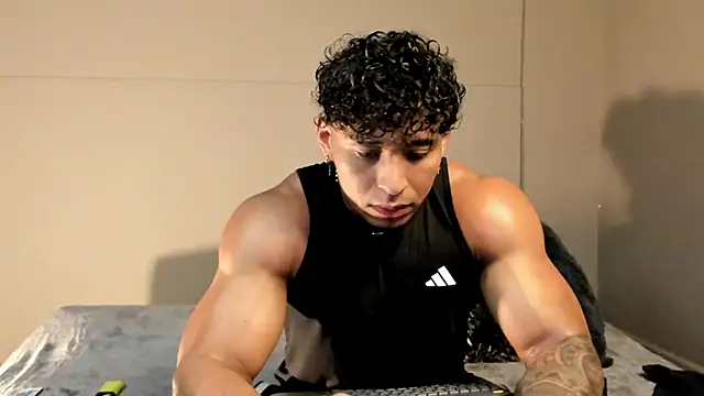 Snapshot of bradley_smith chatting on 29, 11, 2025 bradley smith online show from 29, 11, 2025