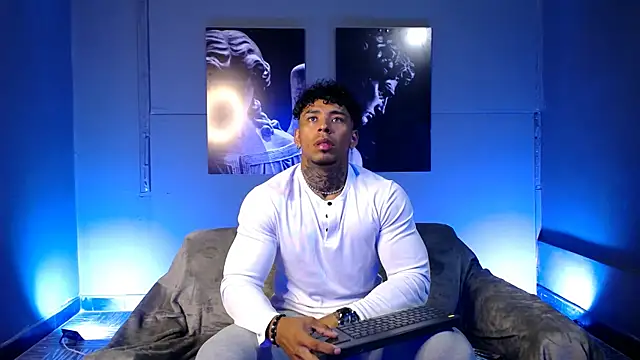 Snapshot of bradley_smith chatting on 30, 11, 2025 bradley smith online show from 30, 11, 2025