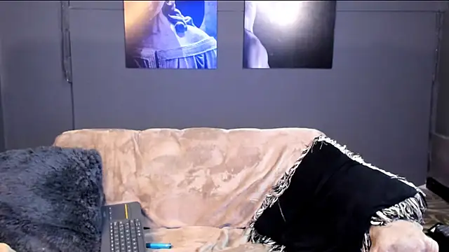 Snapshot of bradley_smith chatting on 14, 12, 2025 bradley smith online show from 14, 12, 2025