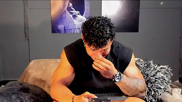 Snapshot of bradley_smith chatting on 15, 12, 2025 bradley smith online show from 15, 12, 2025