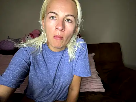 girlfriendmissy online show from 11, 10, 2025