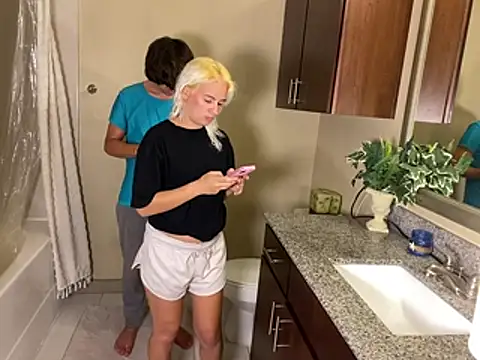 Snapshot of girlfriendmissy chatting on 4, 4, 2026 girlfriendmissy online show from 4, 4, 2026