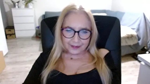 Snapshot of sofia_xkiss chatting on 12, 12, 2024 sofia xkiss online show from 12, 12, 2024