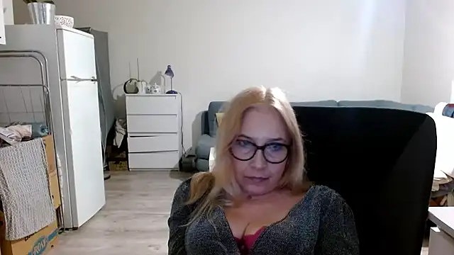 Snapshot of sofia_xkiss chatting on 2, 3, 2025 sofia xkiss online show from 2, 3, 2025