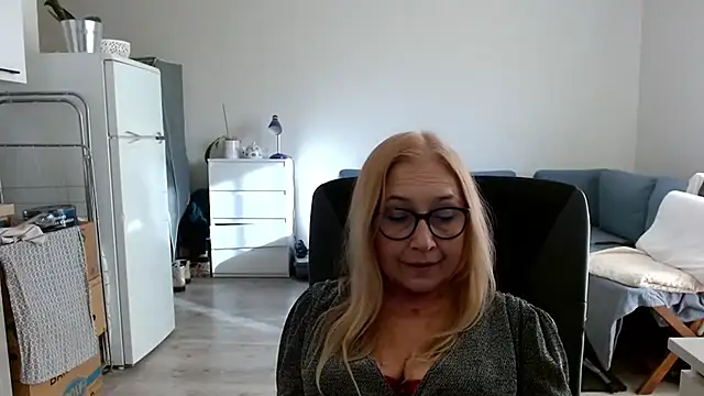 Snapshot of sofia_xkiss chatting on 4, 3, 2025 sofia xkiss online show from 4, 3, 2025