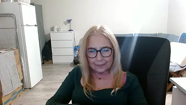 Snapshot of sofia_xkiss chatting on 6, 3, 2025 sofia xkiss online show from 6, 3, 2025