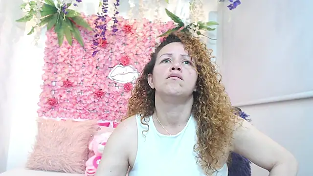 BLONDE SEXYHOT online show from 18, 11, 2025