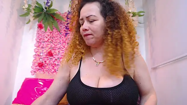 Snapshot of BLONDE_SEXYHOT chatting on 18, 4, 2026 BLONDE SEXYHOT online show from 18, 4, 2026