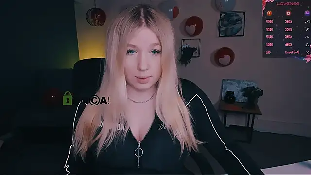 Snapshot of juli_kisss chatting on 24, 2, 2025 juli kisss online show from 24, 2, 2025