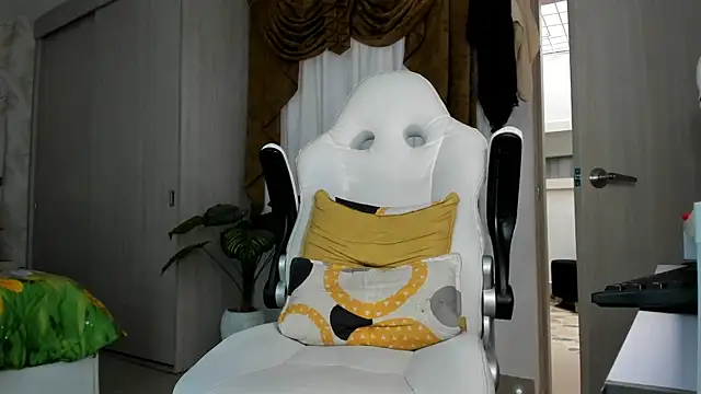 Snapshot of cherryfox88 chatting on 18, 4, 2026 cherryfox88 online show from 18, 4, 2026