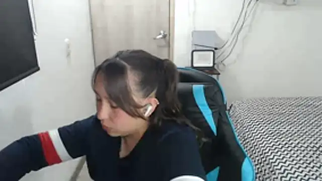 Skarlet Adams28 online show from 4, 12, 2025